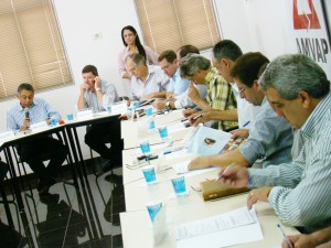 Prefeitos da região discutem demandas comuns com o apoio da Amvap. Foto: Luiz Otavio Petri