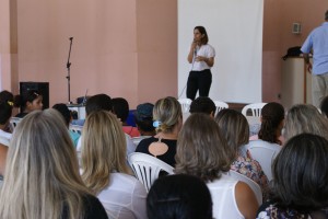 Secretária executiva do CIDES em Audiência Pública em Monte Alegre de Minas. Foto: Ascom AMVAP